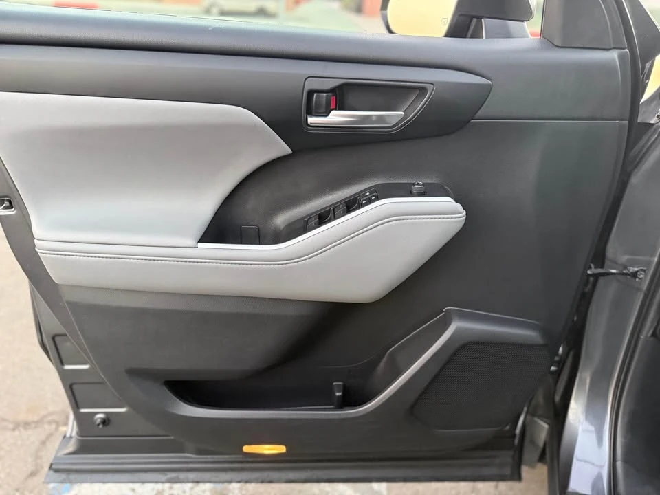 2021 Toyota Highlander - Image 9 of 20