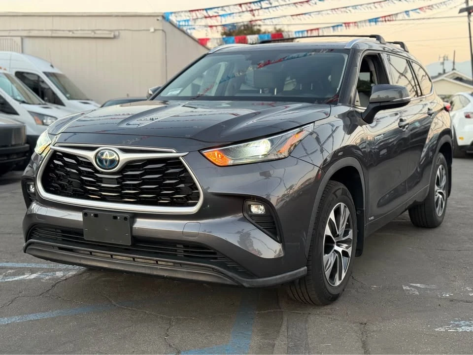 2021 Toyota Highlander - Image 8 of 20