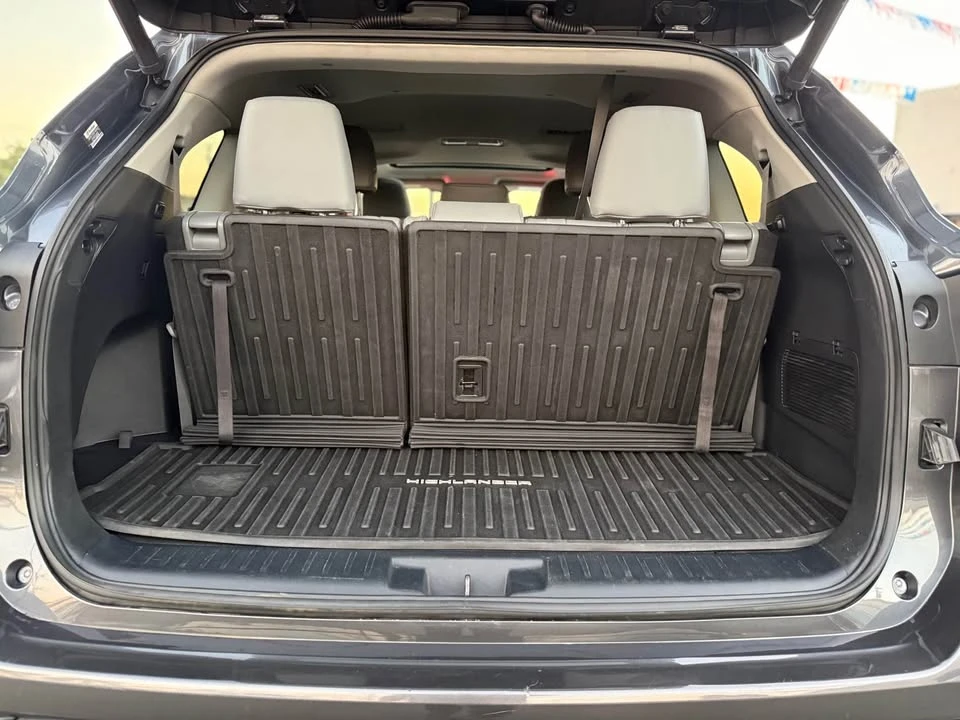 2021 Toyota Highlander - Image 18 of 20