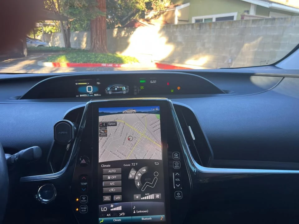 2021 Toyota Prius 4th Gen - Image 6 of 7