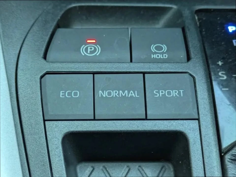 2021 Toyota RAV4 5th Gen - Image 17 of 19