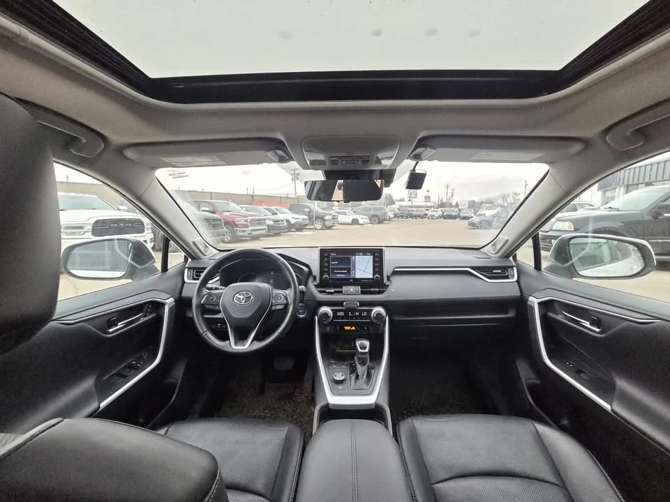 2021 Toyota RAV4 5th Gen - Image 16 of 17