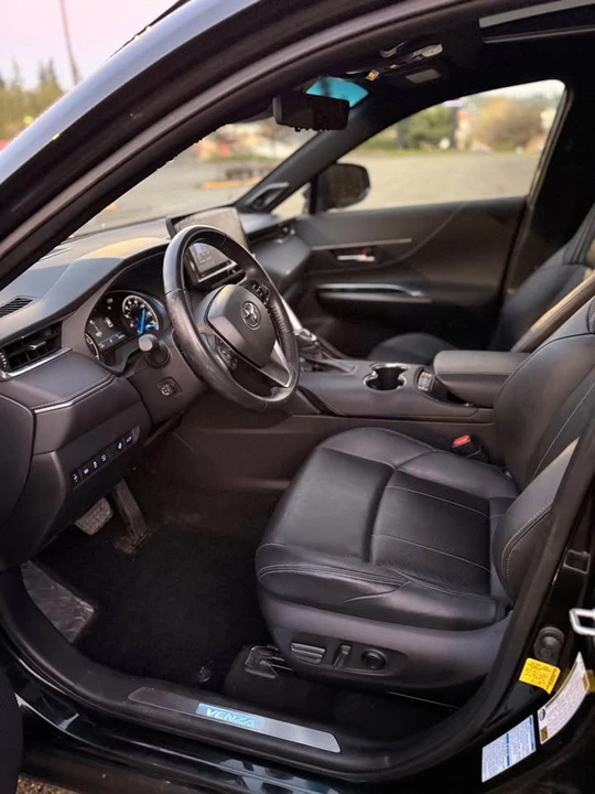 2021 Toyota Venza - Image 8 of 18