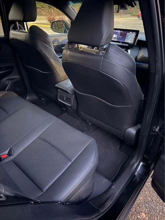 2021 Toyota Venza - Image 17 of 18