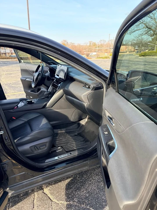 2021 Toyota Venza - Image 8 of 19