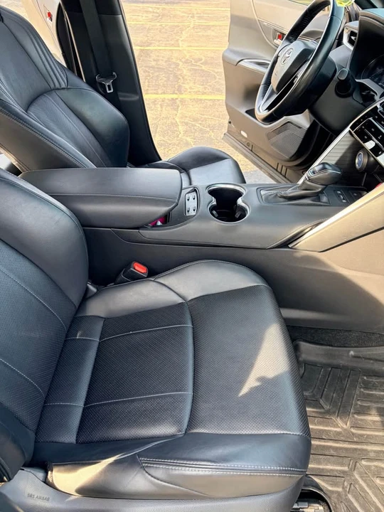 2021 Toyota Venza - Image 10 of 19