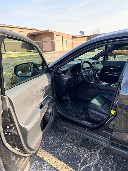 2021 Toyota Venza - Image 7 of 19