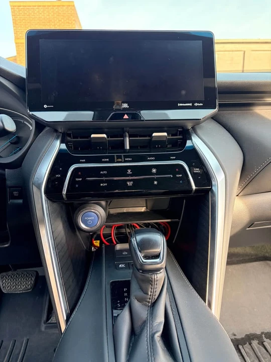 2021 Toyota Venza - Image 15 of 19