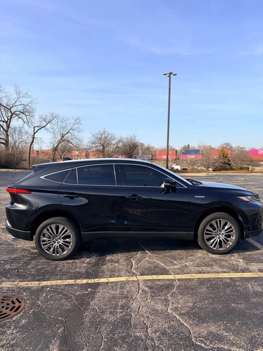 2021 Toyota Venza - Image 2 of 19