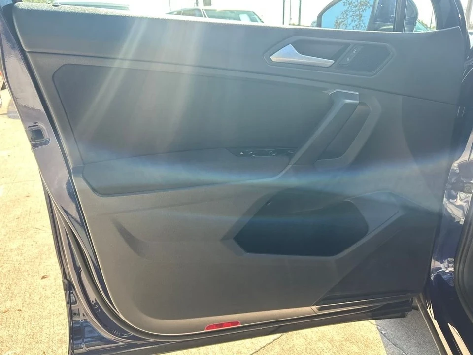 2021 Volkswagen Tiguan - Image 10 of 12