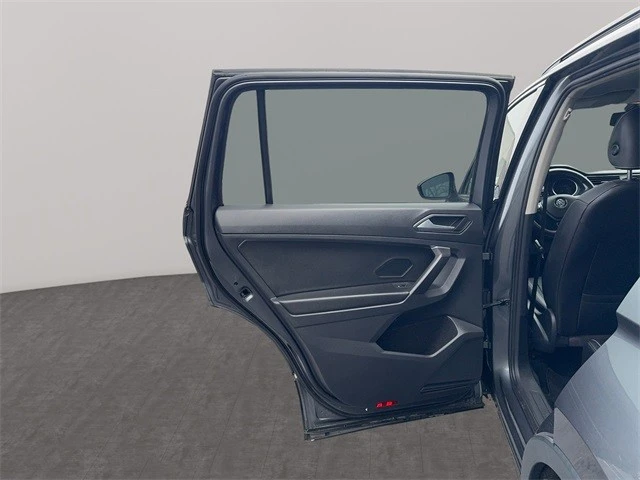 2021 Volkswagen Tiguan - Image 13 of 21