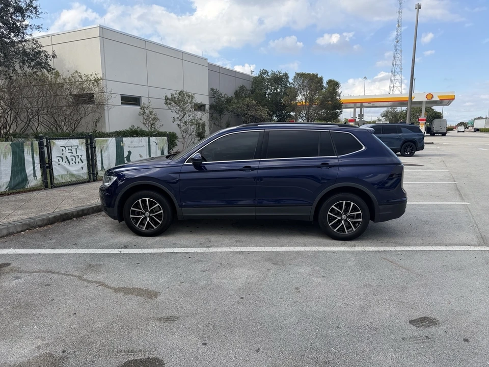 2021 Volkswagen Tiguan - Image 2 of 8