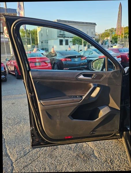 2021 Volkswagen Tiguan - Image 11 of 12