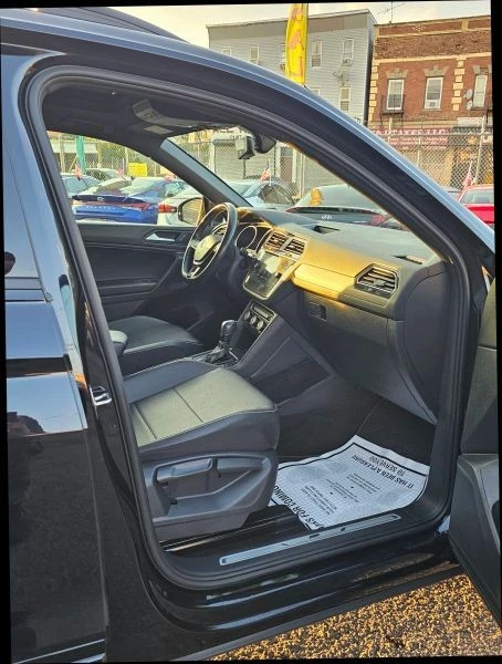 2021 Volkswagen Tiguan - Image 9 of 12