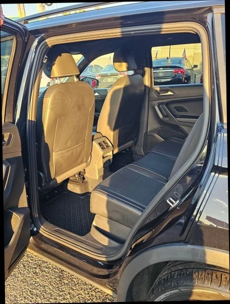 2021 Volkswagen Tiguan - Image 8 of 12