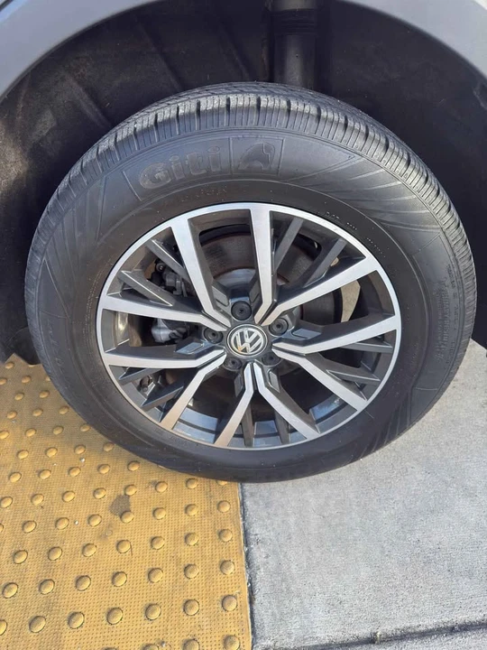 2021 Volkswagen Tiguan - Image 6 of 10
