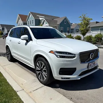2021 Volvo XC90 T5 Momentum AWD