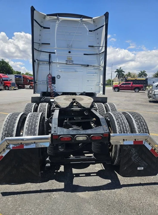 2021 Volvo 700 Series - Image 9 of 20