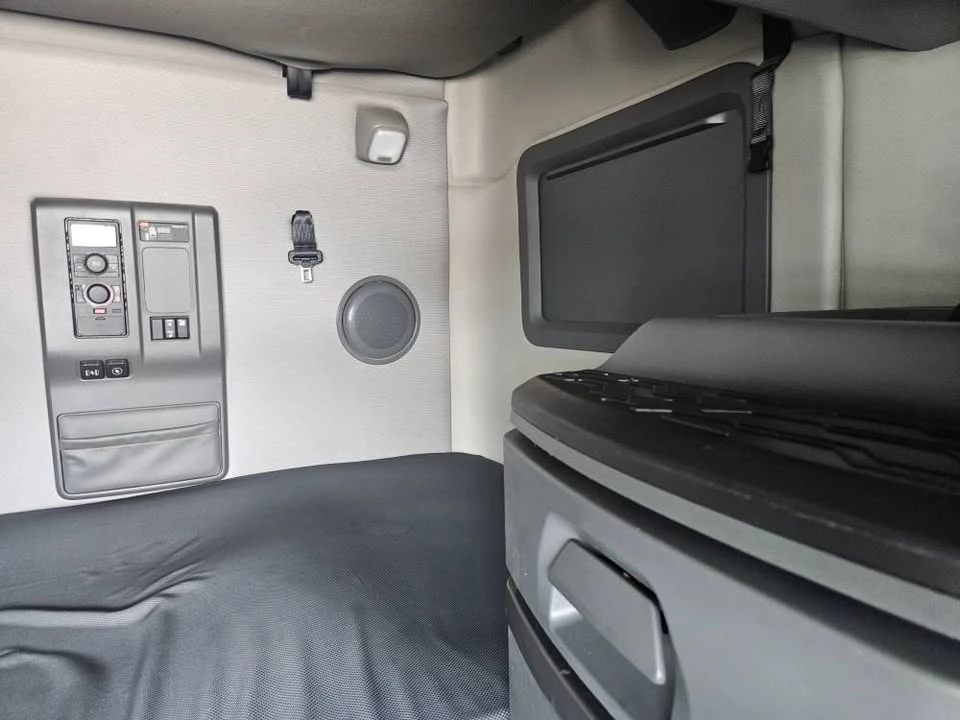 2021 Volvo 700 Series - Image 18 of 20