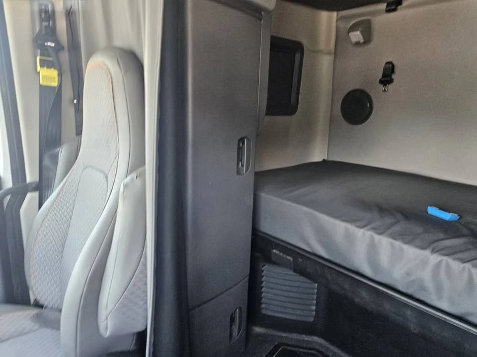 2021 Volvo 700 Series - Image 16 of 20