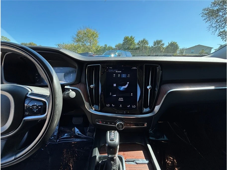 2021 Volvo S60 3rd Gen - Image 11 of 12