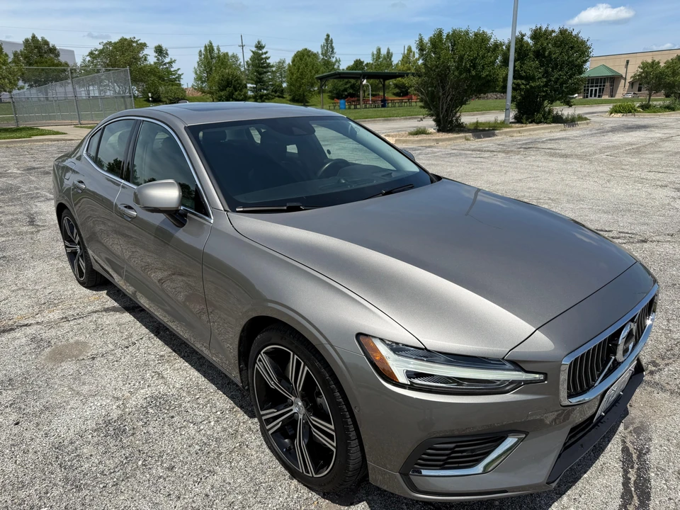 2021 Volvo S60 3rd Gen - Image 14 of 31