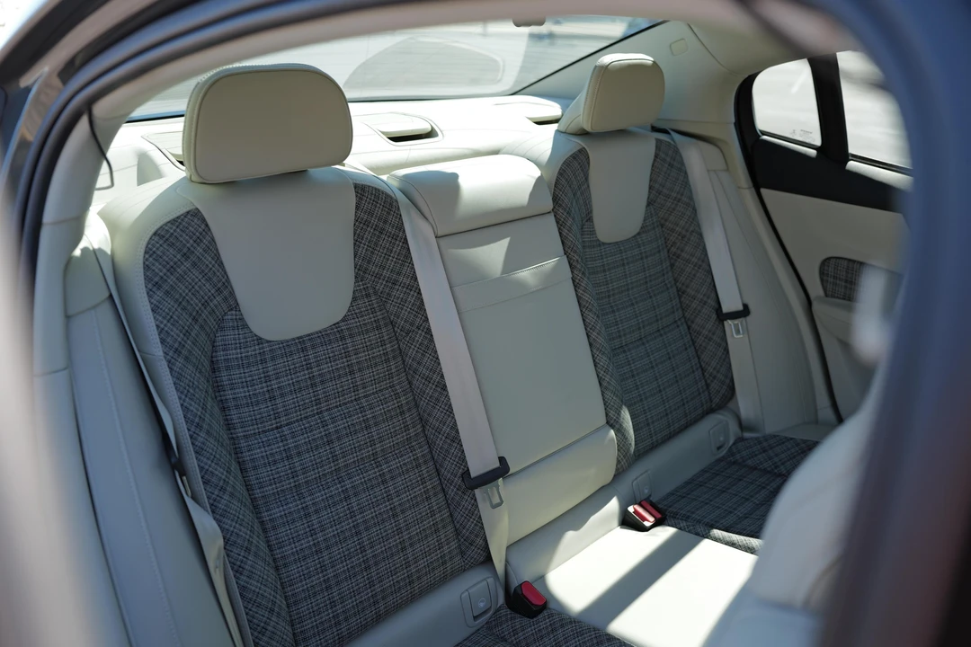 2021 Volvo S60 3rd Gen - Image 23 of 31