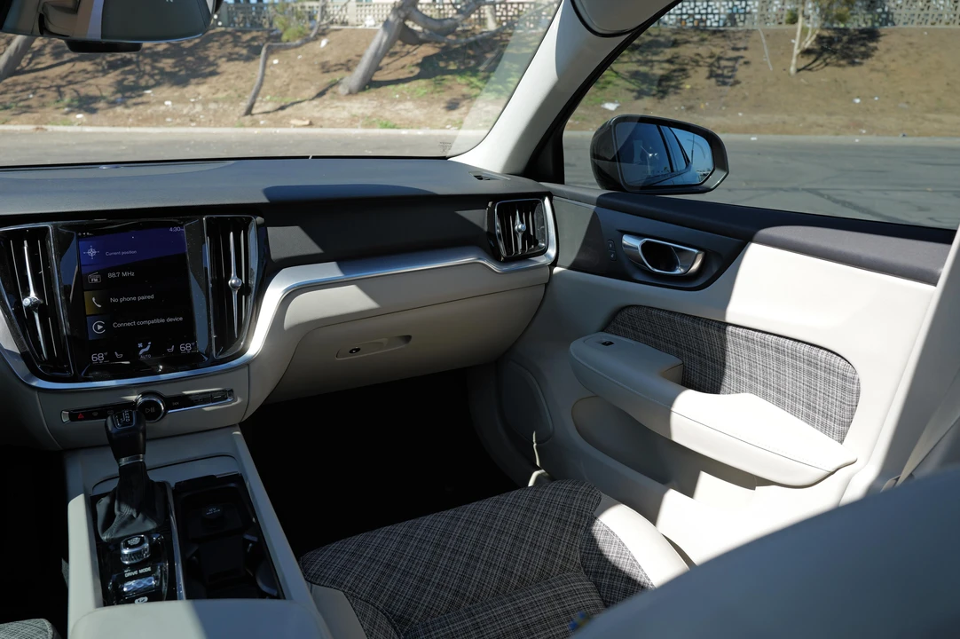 2021 Volvo S60 3rd Gen - Image 30 of 31