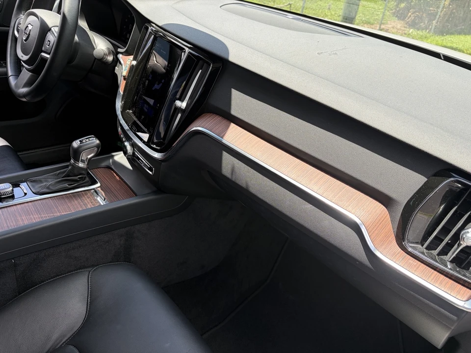 2021 Volvo S60 3rd Gen - Image 22 of 31