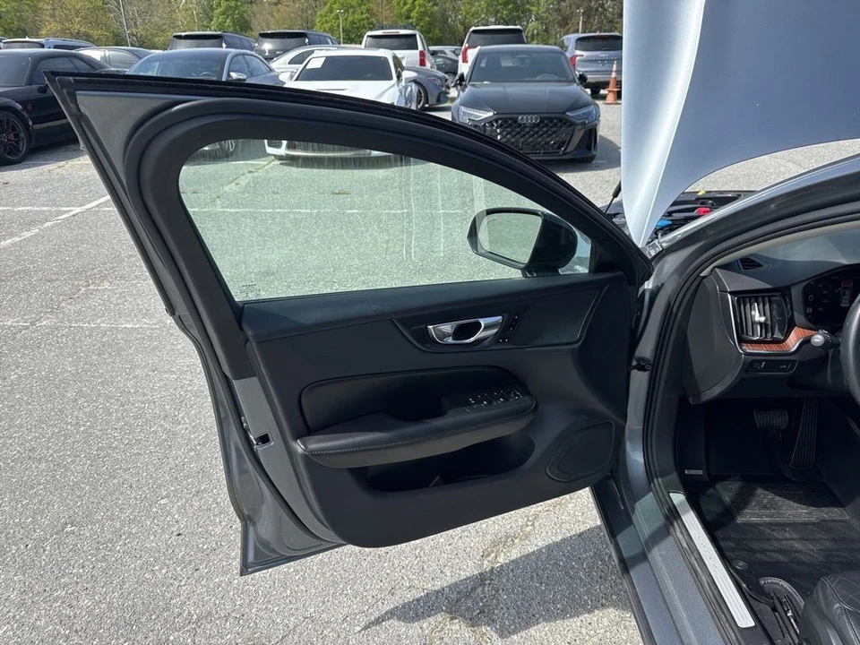 2021 Volvo S60 3rd Gen - Image 25 of 31