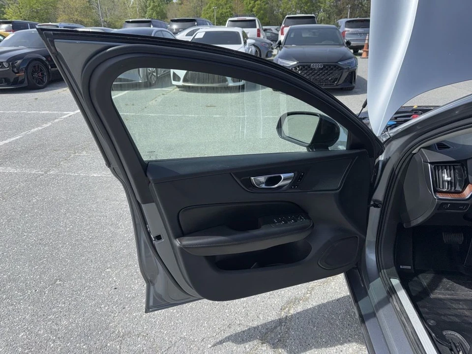 2021 Volvo S60 3rd Gen - Image 24 of 31