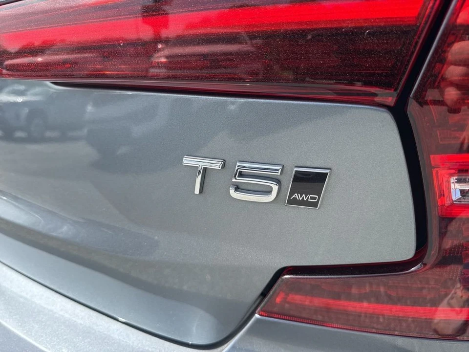 2021 Volvo S60 3rd Gen - Image 29 of 31