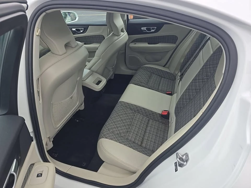 2021 Volvo S60 3rd Gen - Image 9 of 13