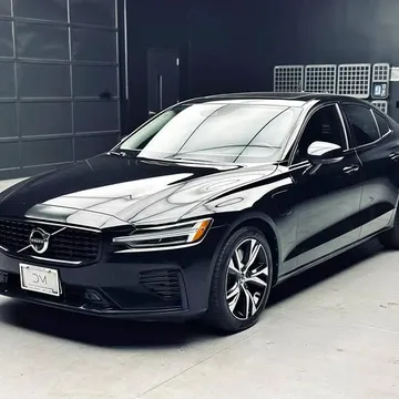 2021 Volvo S60 T8 R-Design Expression