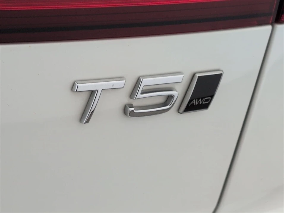 2021 Volvo V60 2nd Gen - Image 11 of 12