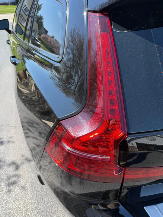 2021 Volvo V60 2nd Gen - Image 15 of 30