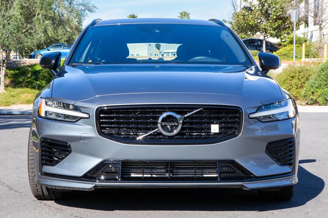 2021 Volvo V60 2nd Gen - Image 2 of 31