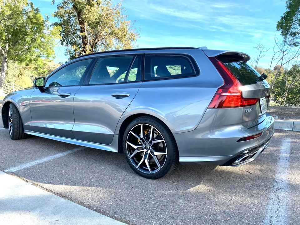 2021 Volvo V60 2nd Gen - Image 11 of 31