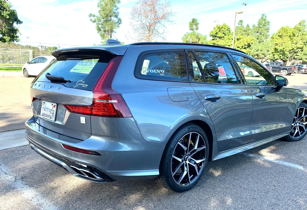 2021 Volvo V60 2nd Gen - Image 13 of 31