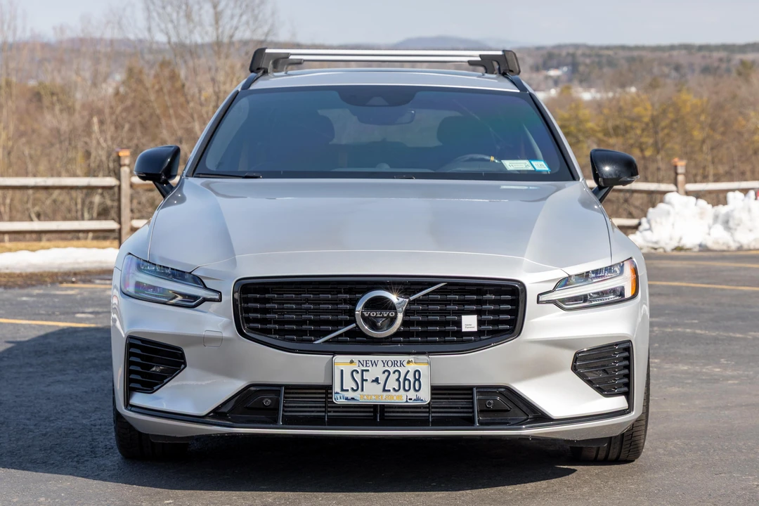2021 Volvo V60 2nd Gen - Image 2 of 31