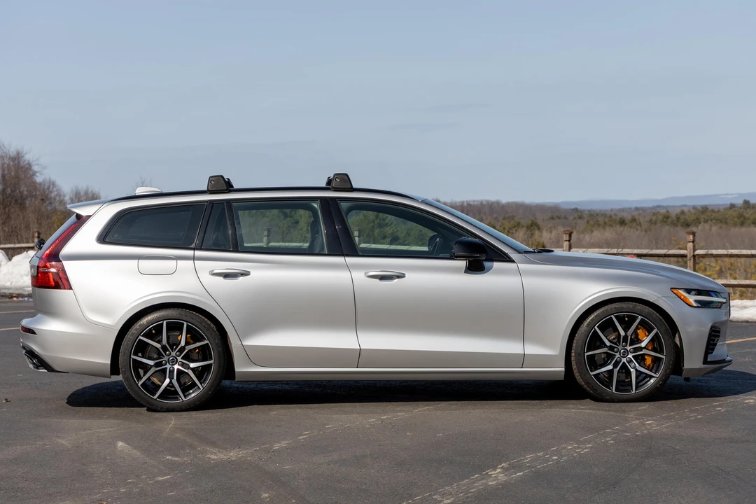 2021 Volvo V60 2nd Gen - Image 10 of 31