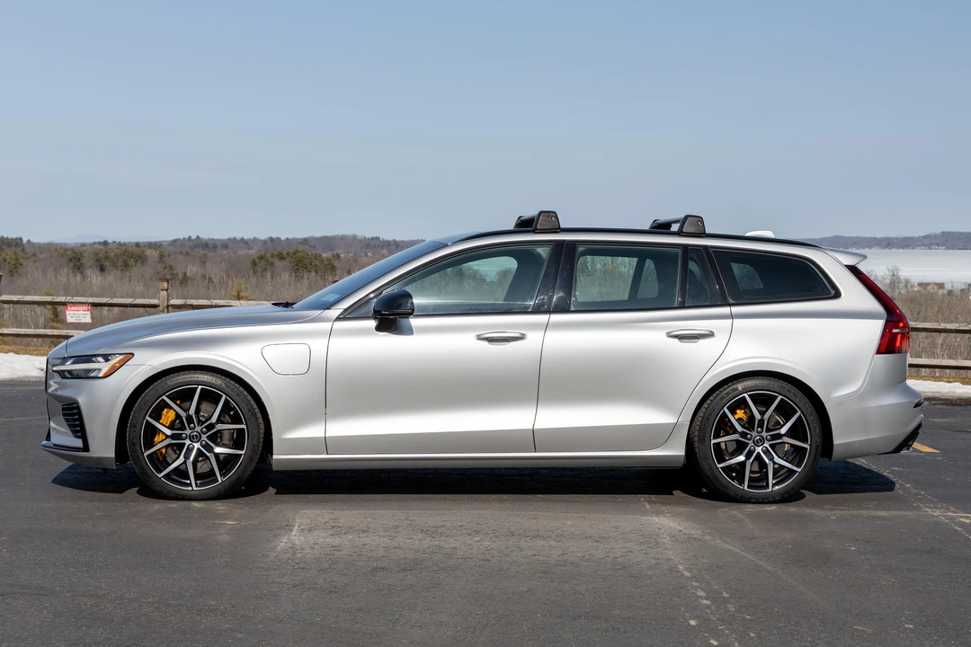 2021 Volvo V60 2nd Gen - Image 3 of 31