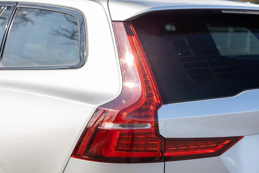 2021 Volvo V60 2nd Gen - Image 17 of 31