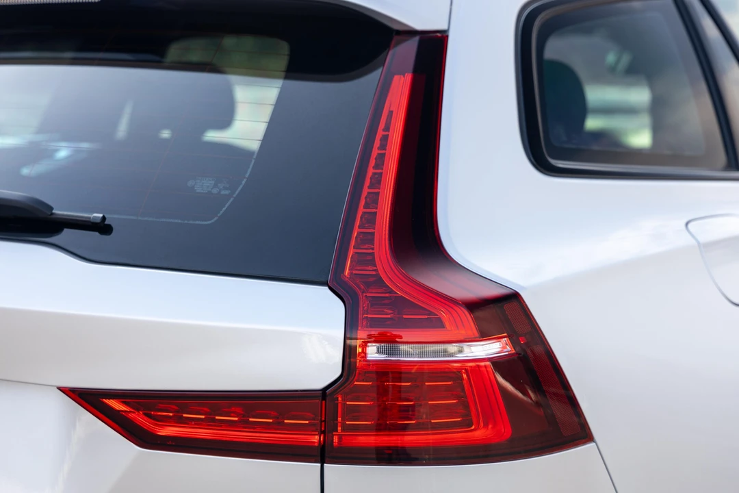 2021 Volvo V60 2nd Gen - Image 18 of 31