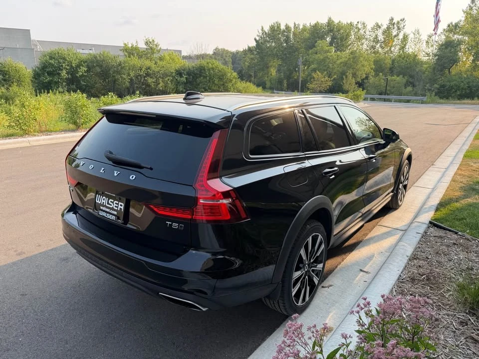 2021 Volvo V60 2nd Gen - Image 5 of 17