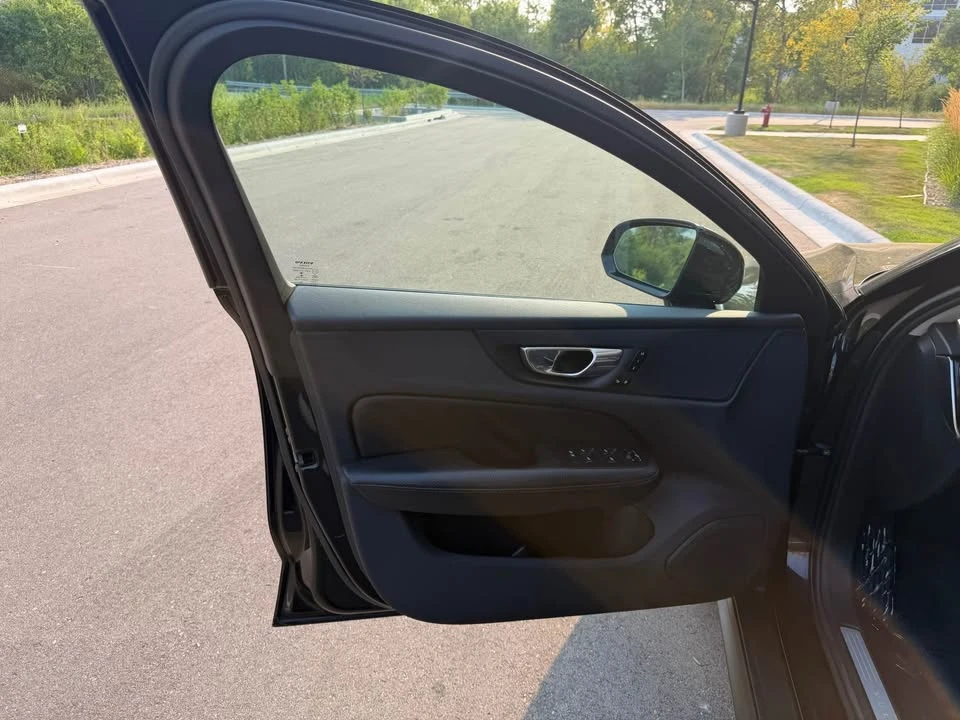 2021 Volvo V60 2nd Gen - Image 9 of 17