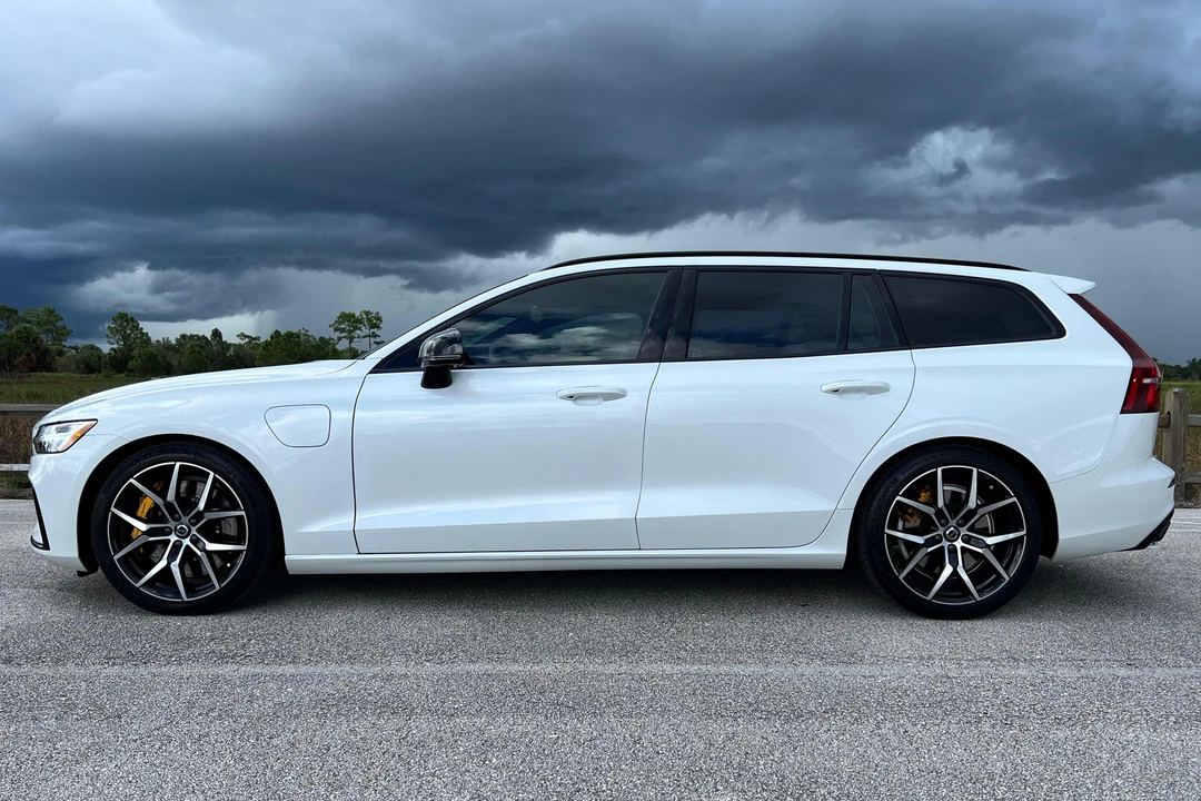 2021 Volvo V60 2nd Gen - Image 3 of 31