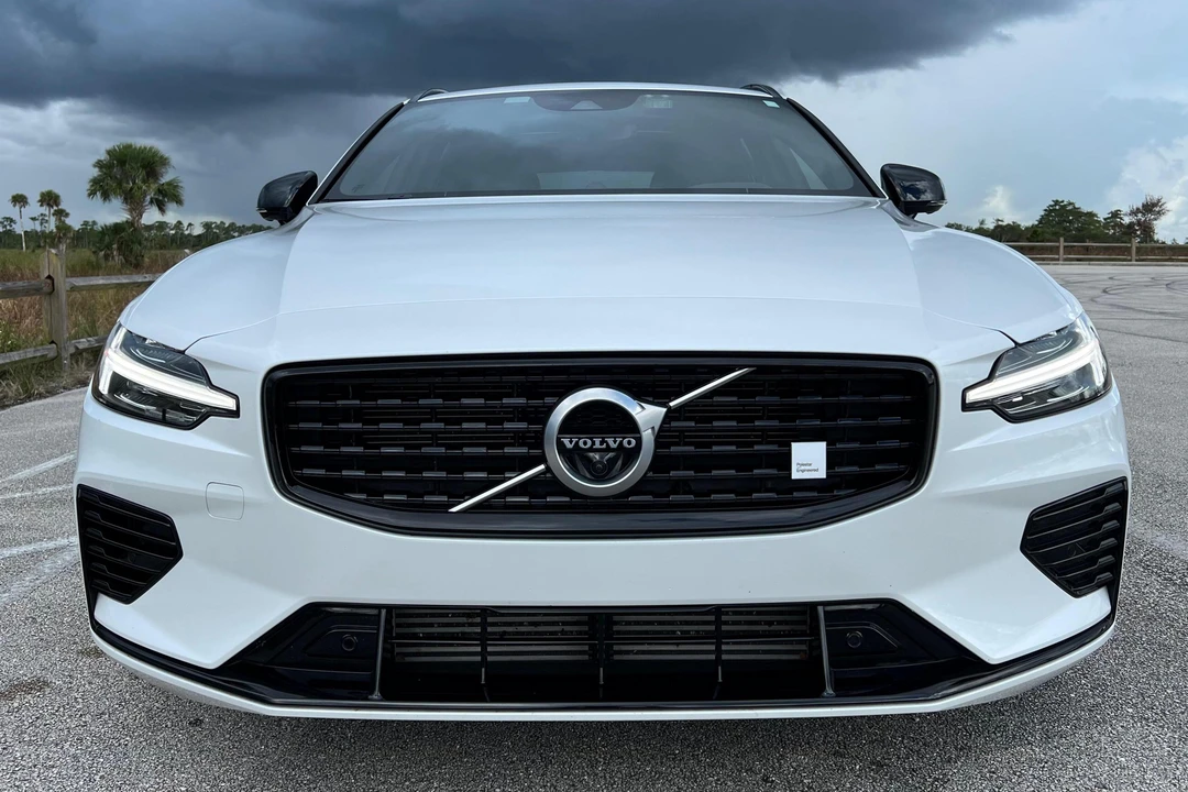 2021 Volvo V60 2nd Gen - Image 2 of 31