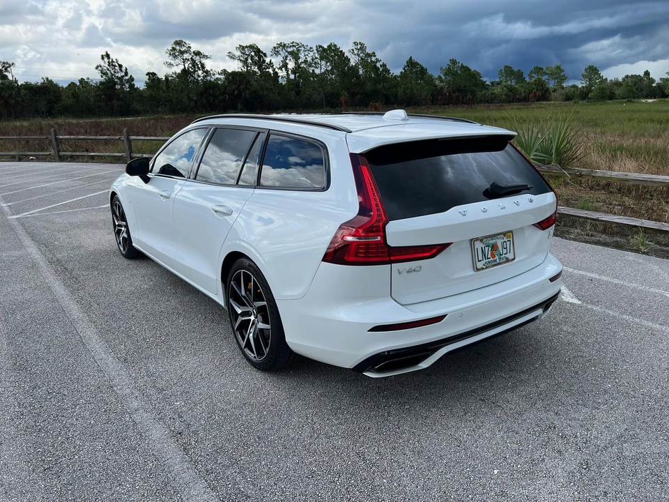 2021 Volvo V60 2nd Gen - Image 9 of 31