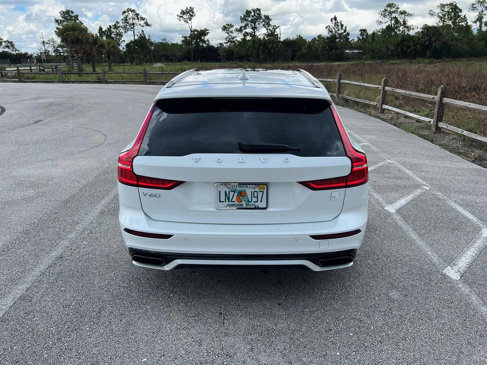 2021 Volvo V60 2nd Gen - Image 10 of 31